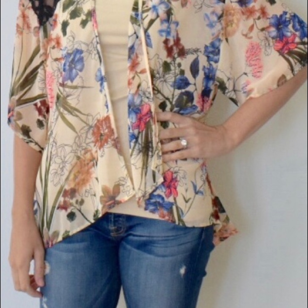 Floral and lace kimono
